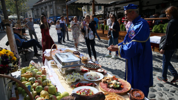 DOMAĆE ĐAKONIJE U Skadarliji juče održan Festival srpske trpeze: Uživanje za sva čula!