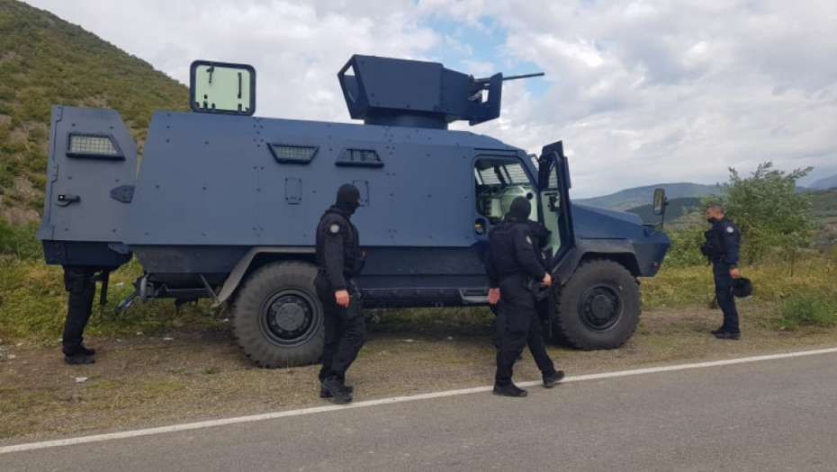 HELIKOPTERI NADLEĆU PODRUČJE Pripadnici ROSU sa dugim cevima na Jarinju pretresaju Srbe! Jezive scene na Kosovu
