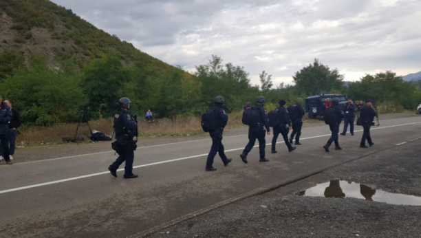 HAOS SE NASTAVLJA ROSU preti Srbima šok bombama, stigla još jedna jedinica naoružana do zuba