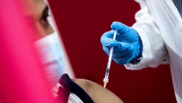 BATUT IZDAO VAŽNO UPUTSTVO Evo kako, gde i kojom vakcinom se imunizuju tinejdžeri!