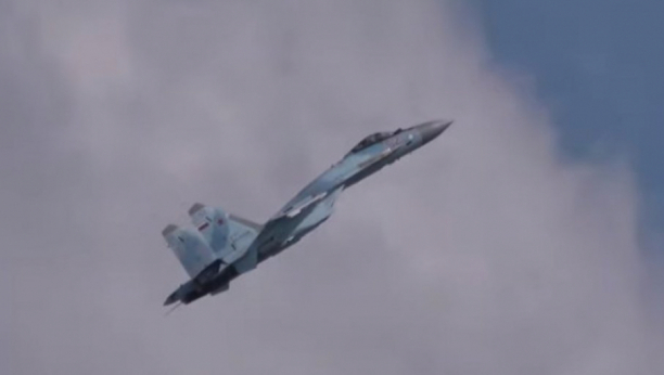 AMERIČKI BOMBARDER NADOMAK RUSIJE Rusija digla tri Su-35S, a evo ko je podvio rep na kraju