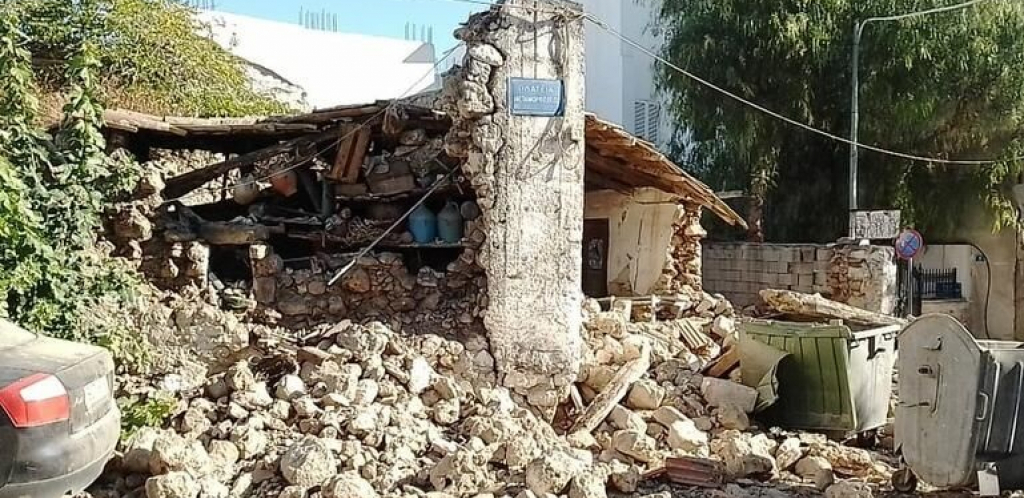 PRVE FOTOGRAFIJE SA KRITA Zemljotresi naneli veliku štetu, cigle po ulicama, oštećeni domovi i crkve (FOTO)
