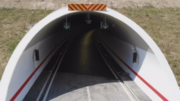PAZITE AKO VOZITE OVUDA Zbog nevremena promenjeno ograničenje brzine u tunelima