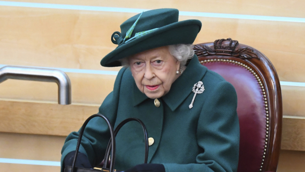 OTKAZALA POSETU SEVERNOJ IRSKOJ Kraljica Elizabeta završila u bolnici