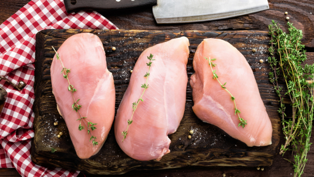 Hrskava i sočna: Recept za pohovanu piletinu