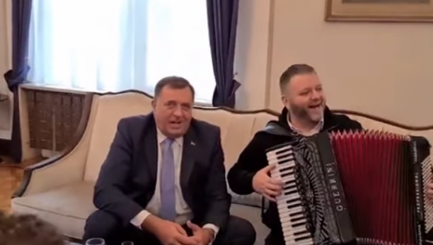 "SRPKINJA JE MENE MAJKA RODILA" Dodik ispunio obećanje, doveo harmonikaša i zapevao usred Predsedništva! (VIDEO)