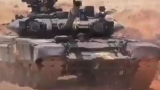 OPASNO STANJE Asadovi tigrovi krenuli u pomoć Kurdima! Teška artiljerija i oklopnici jure ka severu! (VIDEO)