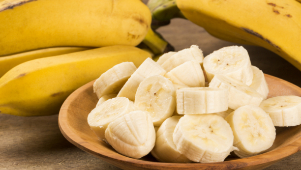 Jednostvan način da poboljšate varenje: Čaša mlake vode i banana čine čuda za organizam