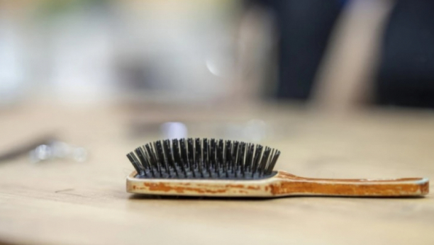 Pune su prljavštine i bakterija: Četke za kosu treba redovno da čistite