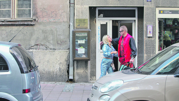 ALO! PAPARACO Rijaliti par uhvaćen u šetnji Beogradom: Tea i Čorba kupuju polovne stvari!