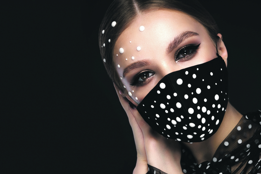 KARMINOM PROTIV KORONE: Otkrivamo trikove da vam šminka izdrži ispod maske!