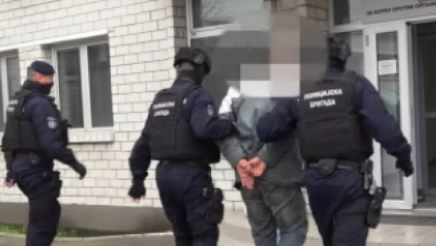 UHAPŠEN NAPADAČ NA POLICAJCA Izgrednik je nožem teško povredio policajca u Sremčici, zatečen kako buši gume