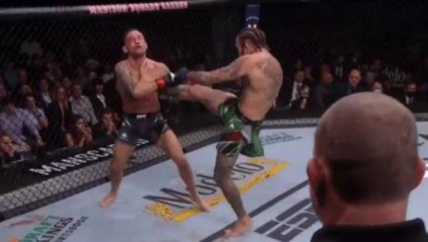 USPAVANKA ZA LEGENDU! Čuveni MMA borac brutalno nokautiran, jedan udarac u glavu ga je poslao u zemlju snova! (VIDEO)