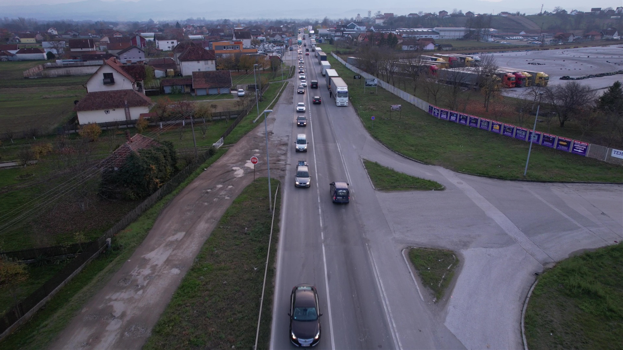 Srbi se posle produženog vikenda vraćaju kućama: Krcati autoputevi, ogromne gužve od popodneva (FOTO/VIDEO)
