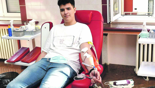SVAKA ČAST, MAJSTORE! Nesvakidašnjim potezom Mateja Radulović oduševio Srbiju: Punoletstvo proslavio davanjem krvi