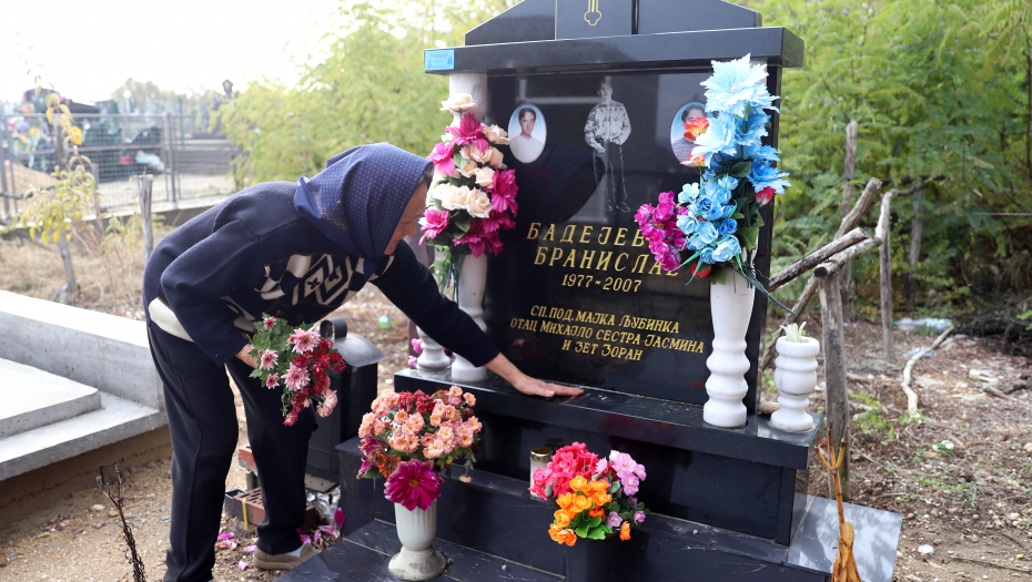 OVDE POČIVAJU ŽRTVE MASAKRA U JABUKOVCU Grob vlaške lepotice (FOTO)