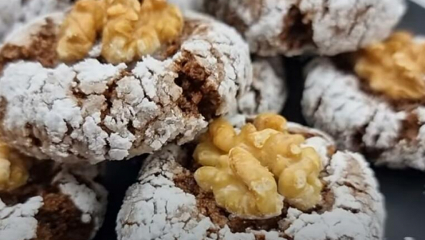 ODLIČNI ZA SVAKU PRILIKU: Čokoladni kolači sa orasima i bademima, bez brašna i ulja! (VIDEO)