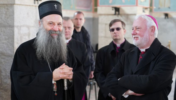 Patrijarh Porfirije i Pol Galager se sastali u manastiru Kovilj
