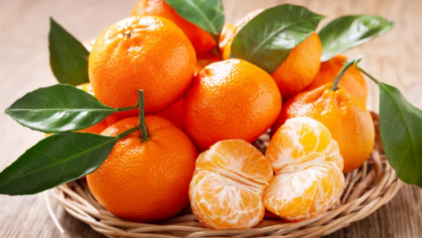 VOĆE KOJE ŠIRI ZDRAVLJE Pet razloga zašto treba da jedete mandarine