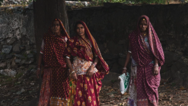 TRAGEDIJA U INDIJI Žene i deca poginuli kada su upali u bunar na venčanju!