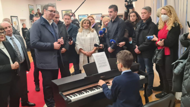 SVI SU GLEDALI U OVOG DEČAKA Mladi Doljevčanin impresionirao predsednika: Vućić ne trepće! (VIDEO)