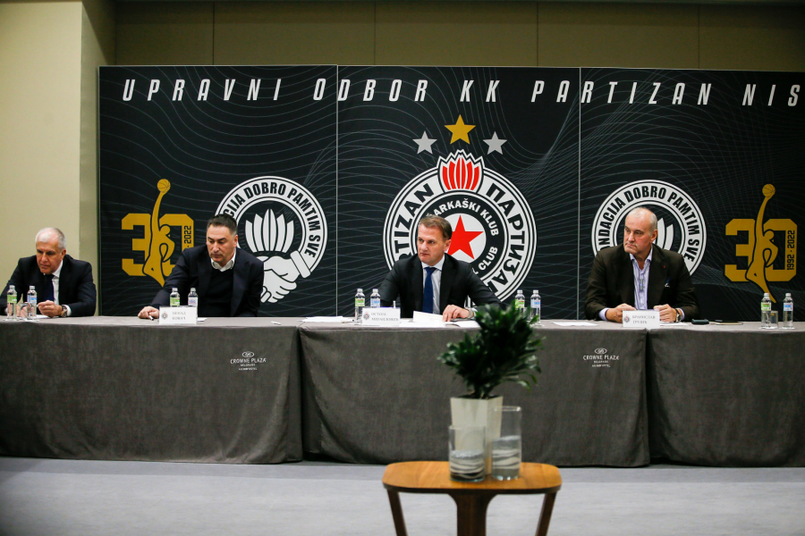 OSTOJA MIJAILOVIĆ SE OGLASIO POSLE EVROLIGINIH SUSPENZIJA Predsednik Partizana odgovorio na spekulacije da crno-beli namerno izgube treći meč sa Realom