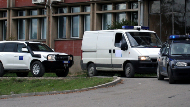 TOKOM RUTINSKE PROVERE Policija pronašla kalašnjikove kod dva maloletna Albanca