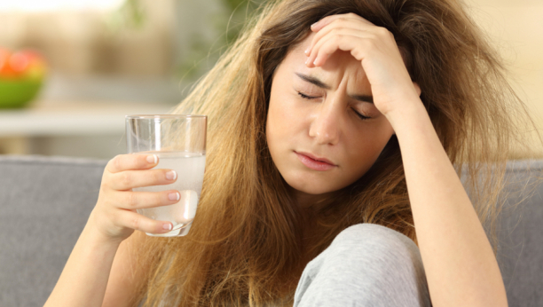 Glavobolja, mučnina i razdražljivost su najčešći simptomi mamurluka: Evo nekoliko načina kako da ga se što pre rešite