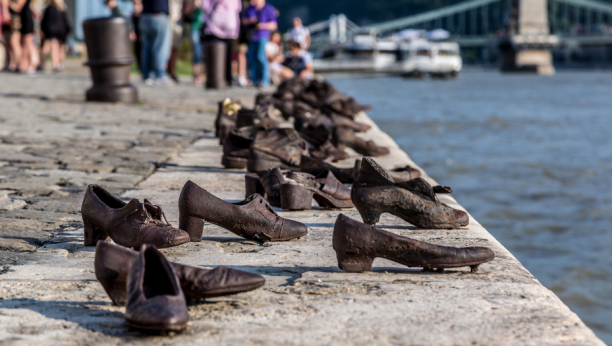 POTRESNA PRIČA STOJI IZA OVOG SPOMENIKA Nalaze se na obali Dunava, a cipele kriju užasnu istinu iz Drugog svetskog rata