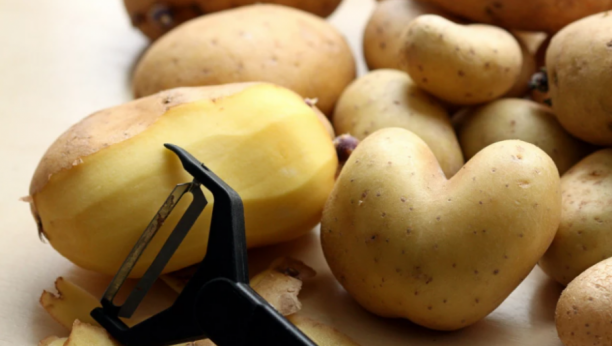 NI SLUČAJNO GA NE JEDITE: Evo kako izgleda krompir pun toksina!