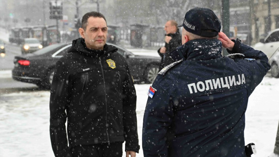VULIN SA NOVIM POZORNICIMA Od ove godine 170 novih policajaca na beogradskim ulicama