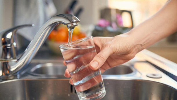 AKO NISTE ZNALI Evo zašto je dobro da pijete toplu vodu