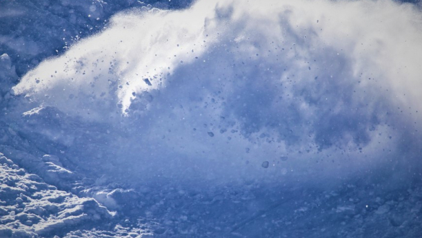 Snežna lavina zatrplala skijaše na Bjelašnici