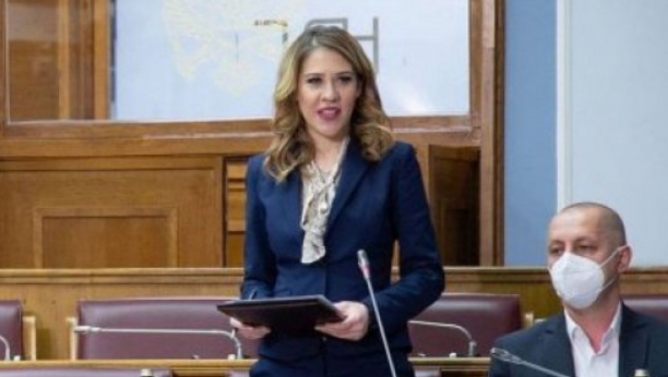 POLITIČKI ZEMLJOTRES U CRNOJ GORI Ministarka Bratić u Novoj srpskoj demokratiji?