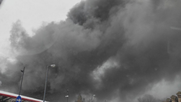 NEBO NAD SUBOTICOM CRNO Požar vidljiv iz svih delova grada: Gori market! (FOTO/VIDEO)