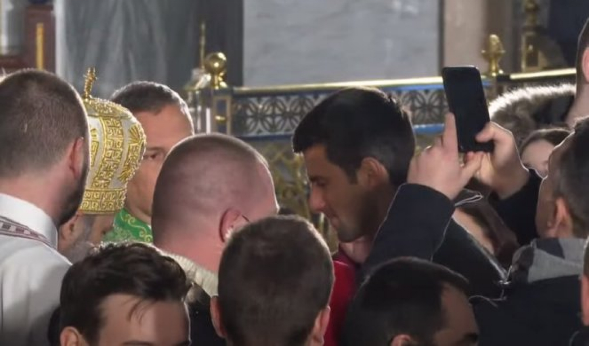 NOVAK SE PRIČESTIO! Đoković sa porodicom na liturgiji u Hramu Svetog Save! (VIDEO)