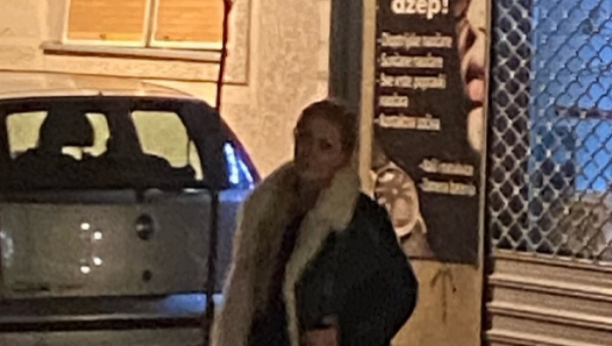 PAPARACO ALO! Poznata pevačica krišom posećuje svog frizera noću, a sada je konačno otkriveno i zbog čega! (FOTO)