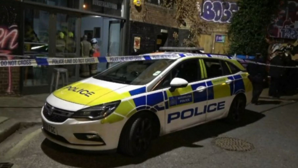 HOROR U LONDONU Izbodena dvojica policajaca!
