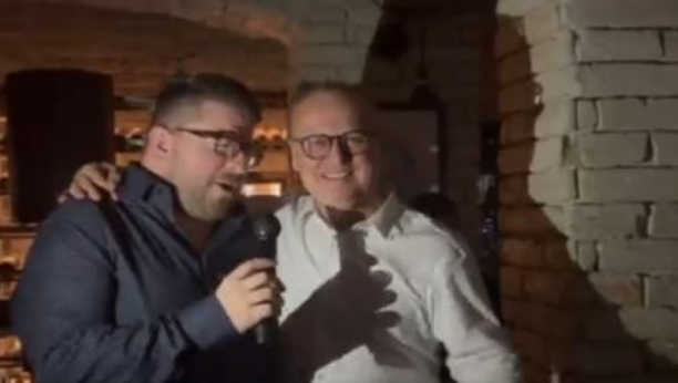 OPUSTIO SE U PROVODU Vesić zapevao jednu od najlepših pesama o Beogradu (VIDEO)