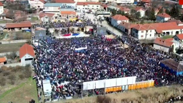 VELIČANSTVENI SKUP U MEROŠINI Više 20.000 ljudi skandiralo "Aco, Srbine" (FOTO)