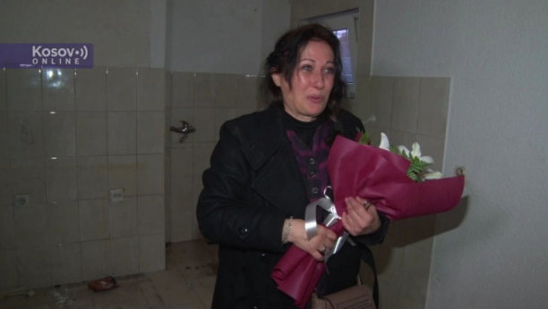 DRHTAJI RUKU I SUZE NA LICU Srpkinja Marija posle 22 godine ušla u svoj stan u Prištini!