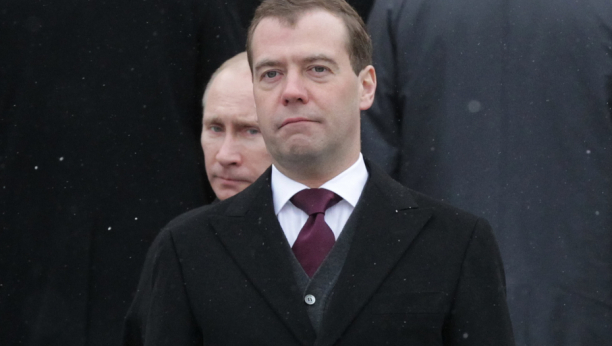 TO JE SAMOSTREL U SOPSTVENO D*PE Medvedev opleo po novim sankcijama sa Zapada, a onda zapretio