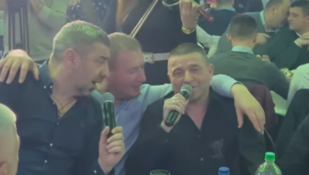 GORI SVE Baja Mali Knindža i Jovan Perišić zapevali čuveni hit Marinka Rokvića (VIDEO)