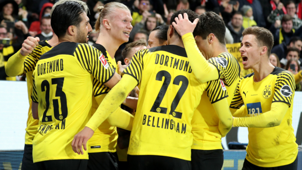 VITSEL JUNAK "MILIONERA" Dortmund se opasno približio Bajernu!