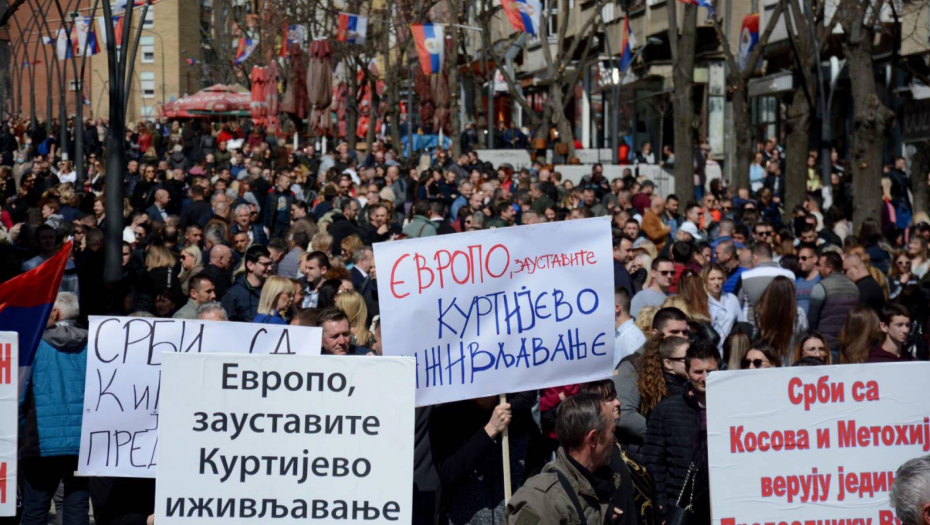 10.000 LJUDI NA PROTESTIMA U KOSOVSKOJ MITROVICI Evropo, zaustavi Kurtijevo iživljavanje!