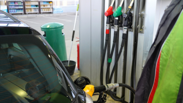 POJEFTINILO GORIVO Sjajna vest za vozače, evo koliko sada koštaju dizel i benzin