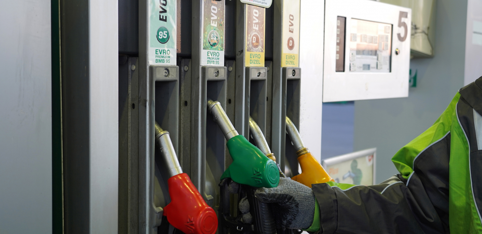 UREDBA I DALJE NA SNAZI Vlada produžila ograničenje cene goriva do 30. aprila