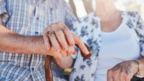 RASTALI SE POSLE 77 GODINA ZAJEDNIČKOG ŽIVOTA Ovo je najstariji par koji je odlučio da se razvede, razlog je zapanjujući