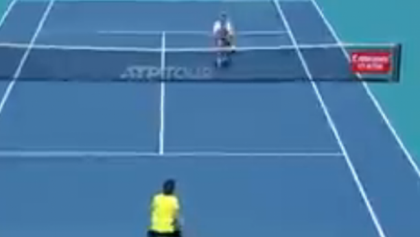 PA, OVO NIJE REALNO! Upravo je izmišljen novi udarac u tenisu! (VIDEO)