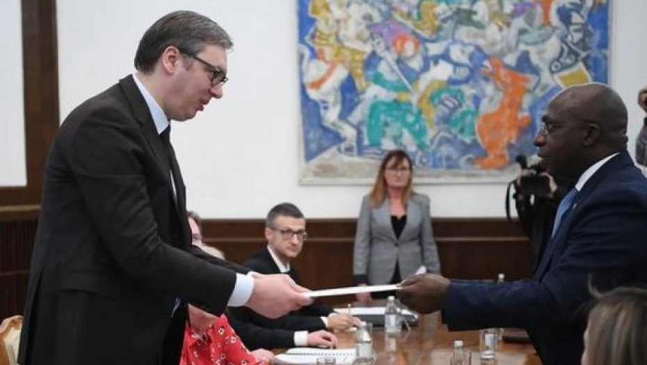 ZNAČAJAN SASTANAK U PREDSEDNIŠTVU Vučić sa ministrima Angole